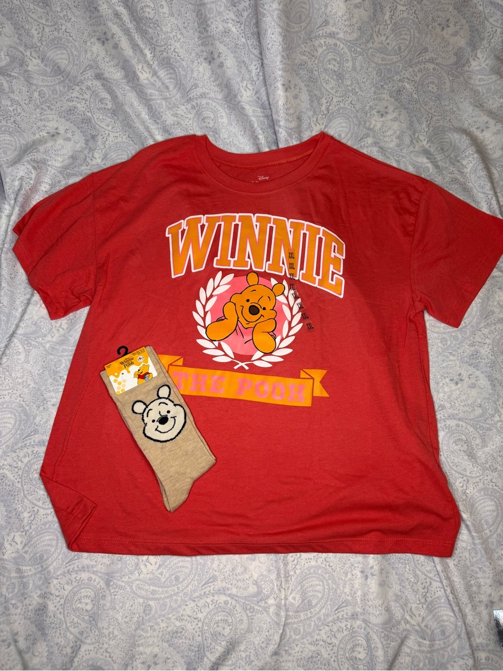 Winnie the Pooh Red Graphic Juniors XXL T-Shirt with Pooh Bear Socks